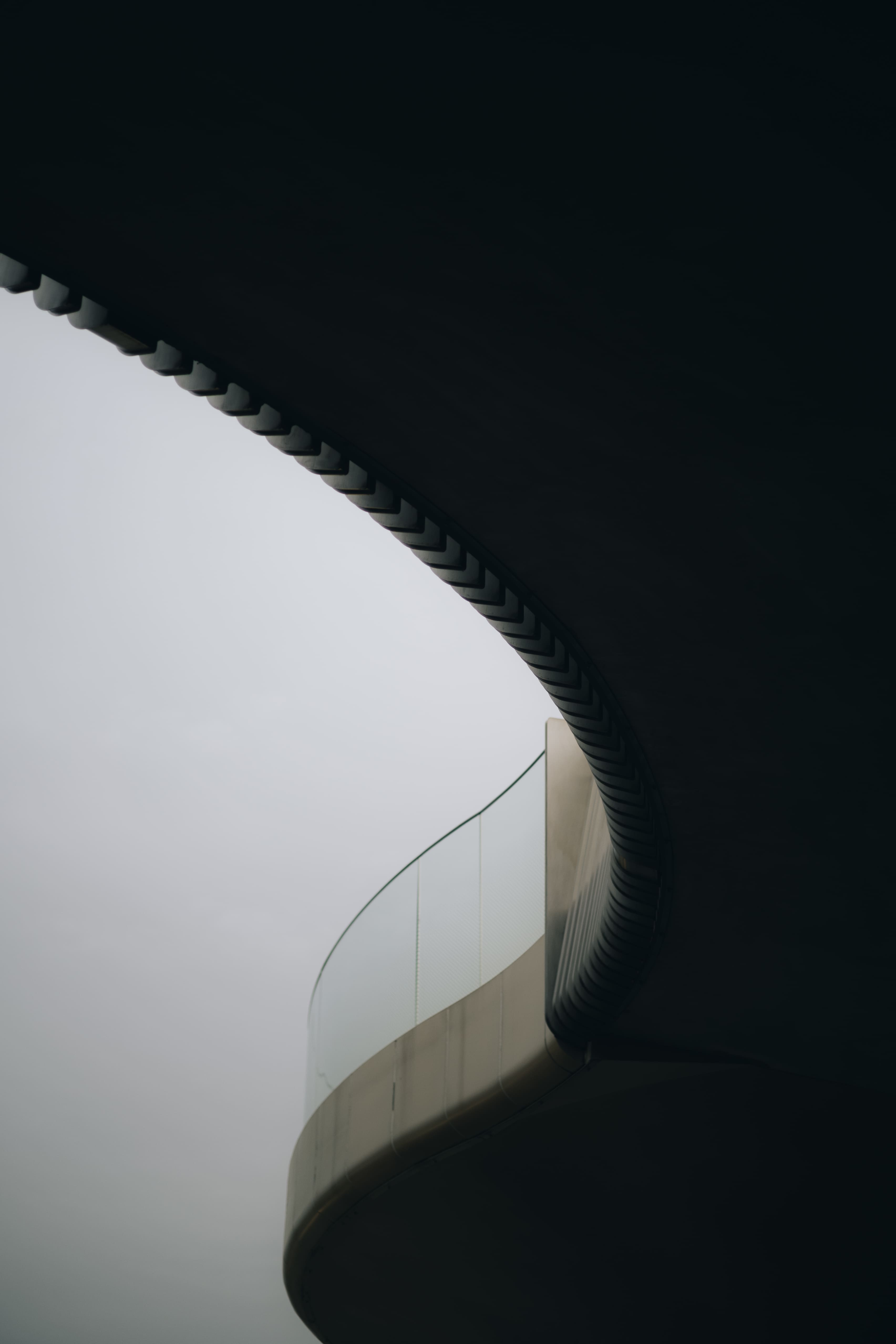 路面電車と瓦屋根